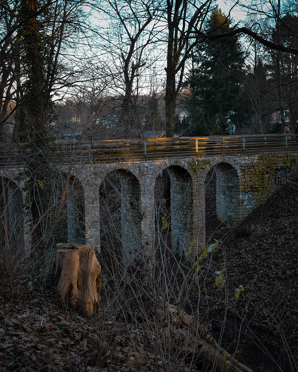 Sieht aus, wie ein kleines Viadukt, ist aber die Teufelsgrabenbrücke