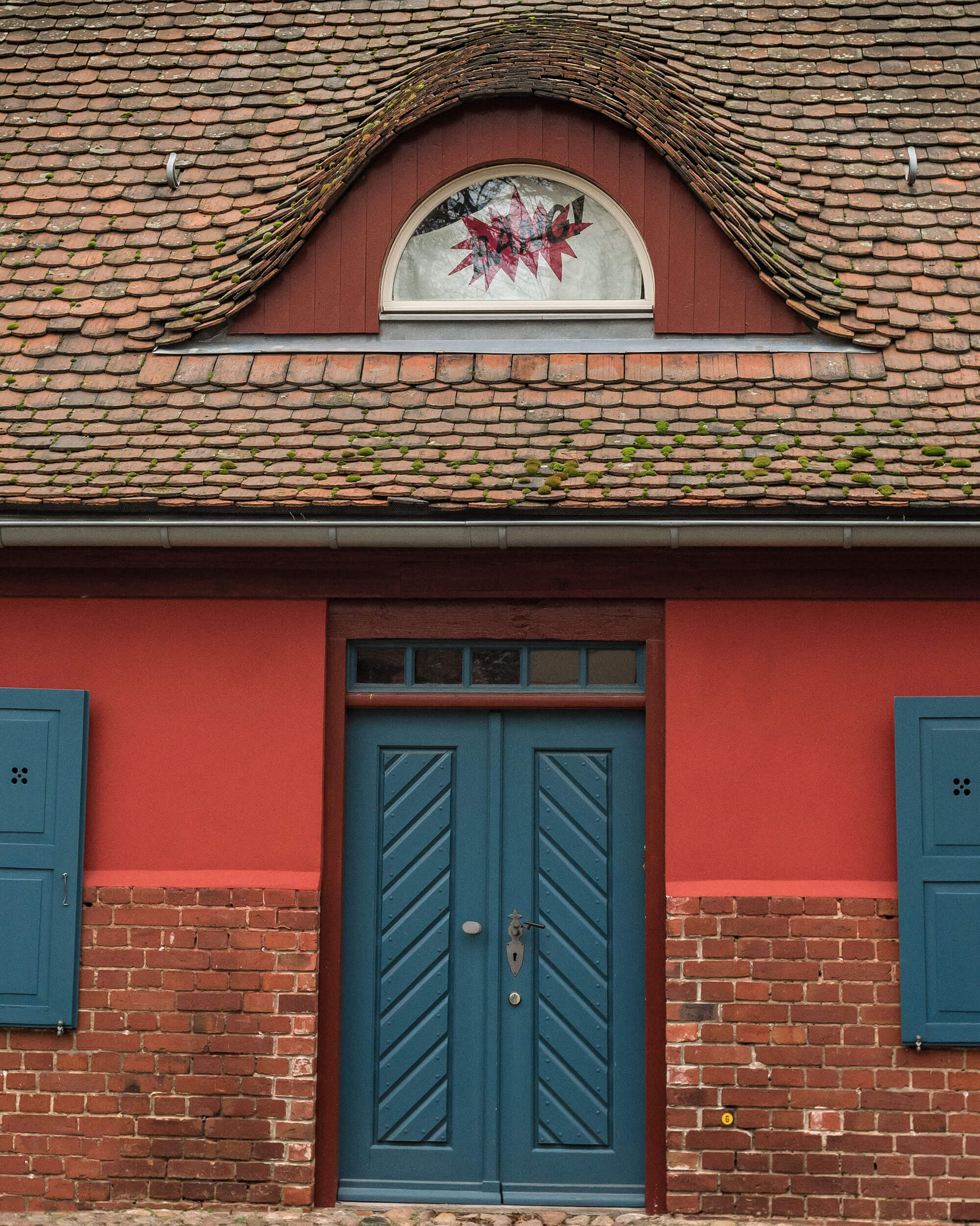 Typisches kleines Haus in Babelsberg mit Tür
