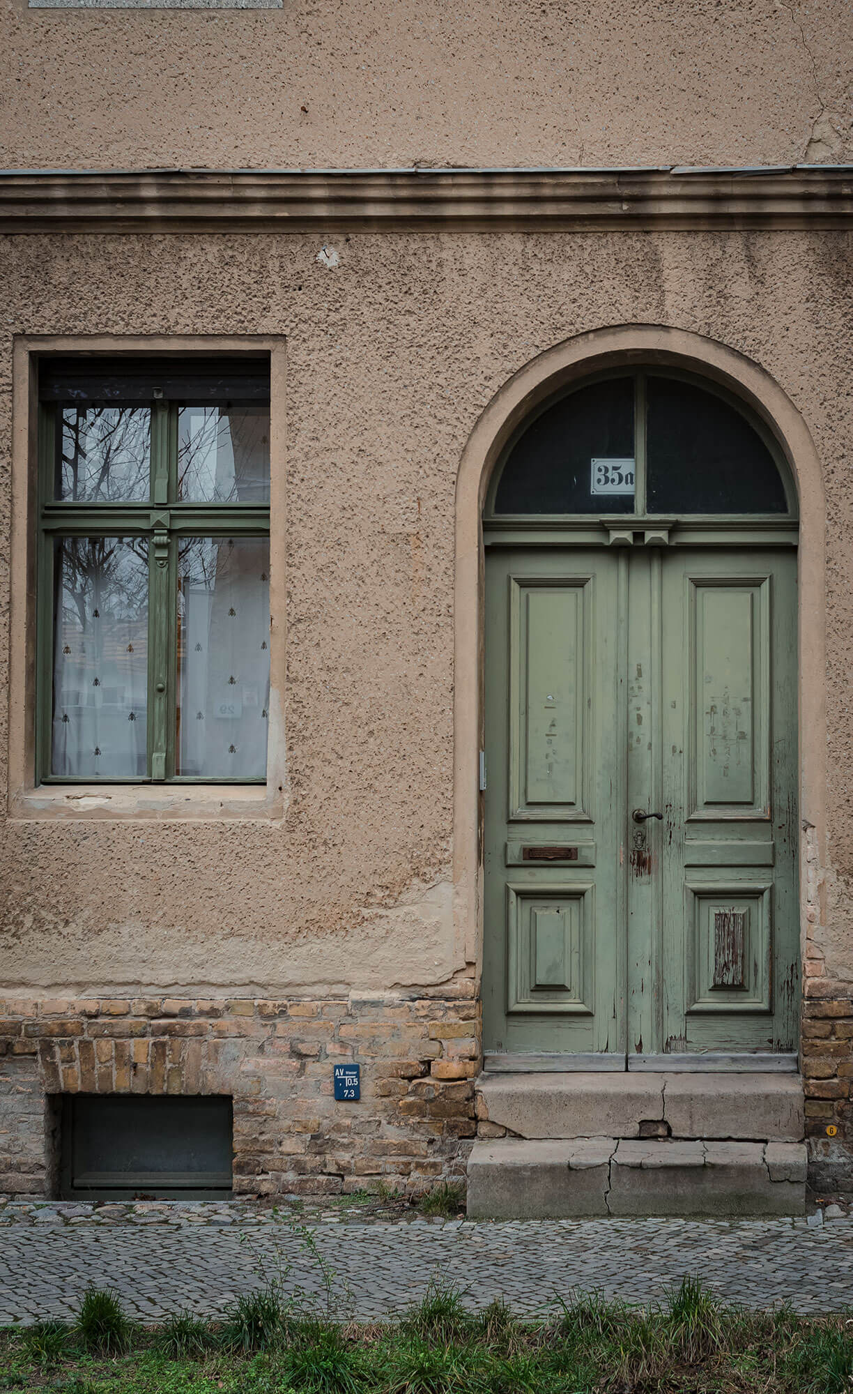 Alte, grüne Tür in Babelsberg