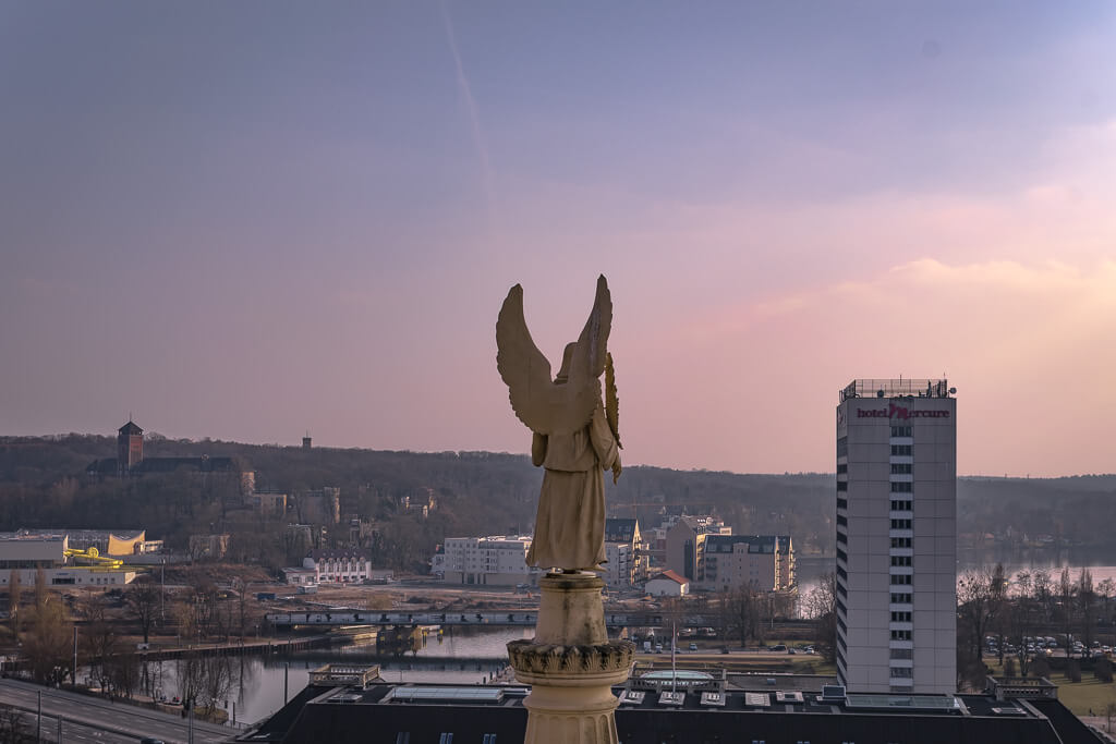 Blick auf das Hotel Mercure von der Nikolaikirche